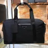 Borsone da uomo di design di lusso Borsa da viaggio in nylon da donna Borsa di grande capacità Borsa in tela Tote Portachiavi con serratura a combinazione Nero GM235y