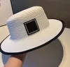 Designer Straw Hat 2023 Summer New Flat Top Hat de alta qualidade Senhoras Mesmo Visor Sun Panamá Sun Beach Caps