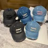 Cappellini da ballo 23ss 5 colori Summer Denim Materiale Designer Ball Cap Coppie Stesso foro per le vacanze Lettera in metallo Ricamo Casquette