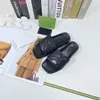 Квадратная головка Flat Slippers Неделя моды Новая оригинальная вышитая нить напечатана с частной моделью кожаной подошвы 5-44