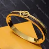 Bracciale rigido classico con lettera Bracciale in pelle di design per donna Commercio all'ingrosso di gioielli da sposa in oro da donna di alta qualità