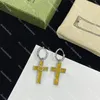 Nowy wisiorek Cross Studs Women Silver Hoop Kolczyki Letter Stalowe Znaczki Zarki z pudełkiem