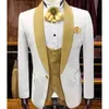 Herrenanzüge Blazer Weiß und Gold Hochzeits-Smoking für Trauzeugen mit Schal Revers Smoking Men 3-teiliges Herrenmode-Set Jacke Weste Hose 230404