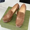 En kaliteli deri yuvarlak mektup platformu sandaletler Mary Jane pompalar topuklu ayakkabılar slip-on lüks tasarımcı elbise ayakkabı düğün parti ayakkabıları 11cm kutu