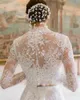 Eleganta 2 bitar spetsar en linje bröllopsklänningar hög hals lår höga slitsar brudklänning med långärmad mantel de mariage