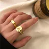 Trauringe TIMEONLY Zarter breiter hohler 26 englischer Alphabet-goldener glänzender Strass-offener Ring für Frauen-Damen-Mode-Accessoires