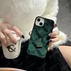 Designer Telefonfodral för iPhone 15 Pro Max Plus 14 13 12 11 Luxury Soft Furry Velvet Phonecase Luxury Brand Gold Thread Letters Falls Socktupert Cover Shell