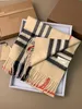 Sciarpa di design Sciarpe di cashmere di marca Sciarpa lunga invernale per uomo e donna, classica mantella scozzese di grandi dimensioni