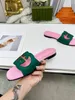 Designer lyxiga sandaler lägenheter skor mulor tofflor mocka läder flip flops thongs mode kvinnor som är lockchocking cut-out glidsandal betjänare innersula storlek 33-42