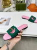 Designer sandálias de luxo sapatos de planícies MULES SLIPPERS SUERE CHAURS FLIP TLIPS TONDAS MODAS MULHERES TIMBRAÇÕES DE CUTO DE CUTO DE CURTA TAMANHA DE SANDAL