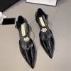 مصمم أحذية ملابس المرأة مصمم الزلاجات براءة اختراع جلدية تشوني كعب 4 سم مدببة بأحذية الباليه ذات الحذاء القابل للتعديل مع حذاء زهرة كاميليا