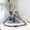 Borse firmate Borsa di lusso Borsa a secchiello NeoNoe MM M44022 Collezione Golden Flowery Floral Garden Rose Poudre Borse da donna in pelle borse g