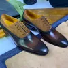メンズレザーシューズは手作りダービーシューズビジネススーツシューズハンドメイドカラーチェンジハイエンドの男性革の靴スプライシングデザイン