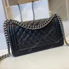 Oro 5a Top Negro Calidad Marca de lujo Diseñador de hombro Bolsos de mujer Monedero Caviar Piel de cordero Cuero Cadena de plata Cadena cruzada Embrague Pochette Bolsa envolvente