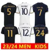 Mänbarn 2023-24 Fotbollssatser Vini JR Modric Soccer Jerseys 23/24 Camiseta de Futbol Kroos Bellingham Camavaveringa Valverde Rodrygo Alaba Kid Footbal Kit