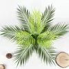 Fiori decorativi Foglie di palma artificiali Mazzo di alberi Piante a foglia verde Bonsai in vaso di plastica Decorazione della tavola di nozze per la casa