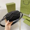 Vita mini kvinnliga midja väskor mode crossbody axelväska mjuk läder våg sömmar enkedja damer zippy fanny pack bröst designer cyg23110403-12