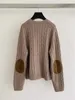 Kadın Sweaters Designer Lüks Zafer Kemeri Deri Patchwork Yün Cardigan 2023 Yeni CE Ev Kızarmış Hamur Twists Örgü V yaka kazak ceket Cre0