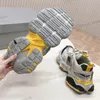 2024 Summer Sneaker Men Kvinnor Running Shoes Grey Black Yellow Microfiber and Mesh Fashion Atmospheric Comfort Mens Womens Sports Trainers Sneakers