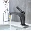 Rubinetti per lavandino del bagno che vendono tutti i rubinetti sottopiano in oro nero di qualità in rame per servizi igienici con acqua fredda e vasca da bagno