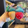 Simpatico portachiavi a forma di fragola per chiavi Portachiavi per bambole di frutta in peluche per ragazze Accessori per borse da donna Portachiavi per auto dei cartoni animati