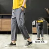 Calça masculina esportes de primavera e algodão de algodão da versão coreana das ferramentas de tendência solta cor sólida e reta Nove