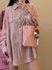 Koszule damskie Designer Early Autumn New OS Lose Fit Shirt Lazy Style Silhouette Różowy wiek redukujący lato krem ​​przeciwsłoneczny 3SOQ