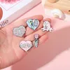 Broschen Rosa Herz Emaille Pins Rose Benutzerdefinierte Feminismus Girl Power Liebe Brosche Abzeichen Für Tasche Hut Rucksack Junge Zubehör schmuck