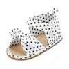 Sandały 2023 Summer Baby Girl Buty Polka Dots Anti-Slip Guma Sole Borns First Walkers Flat Beach