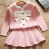 Hotsell Set di vestiti per ragazze per bambini Bambina per bambini Cardigan in maglione con fiocco Top + gonne in maglia Abito a due pezzi