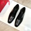 고품질 원본 1 : 1 고급 맨 드레스 신발 패션 이탈리아 고급 캐주얼 남성 신발 진짜 가죽 블랙 브라운 버클 디자인 남성 사업을위한 아파트