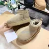 Bottes Femmes Tazz Pantoufles Australie Mode Luxurys Designer Chaussures Classique Ultra Mini Plateforme Bottillons Nita Calfskin Fourrure Mocassins Tasman Shearling Slides Sli