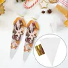Present Wrap Clear Cone Bags Nuts Popcorn Biscuits som visar inslagning av transparent behandling för Thanksgiving födelsedagsfester semester