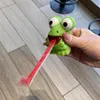 Groda som sticker ut tungnyckningens dekomprimering Toys Little Dinosaur Large Eye Frog Pinch Spring Back Toys For Stress Reduction Axiety Toys For Kids