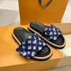 Sandálias femininas com travesseiro de piscina, sandálias de grife, mulas de conforto planas, acolchoadas, chinelos de moda, estilo fácil de usar, tamanho 35-45, sapatos de grife