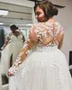 プラスサイズのウェディングドレス2024長袖A-Line Illusion Neck Boho Autdoor Modern Bridal Gown for Brides Long Sweep Train High Slit Button Back Designer Stella