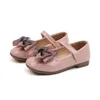 Platta skor 2023 barn rosa sandaler för flickor prinsessor mode fasta färg barn bow liten läder småbarn