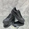 2023 Hot Designer Uomo Scarpe casual Stivali Donna Graffiti Sneakers Luxurys Designer Scarpe da ginnastica Appartamenti Piattaforma Pelle bianca nera