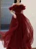 Bourgondische prom-jurk strapless veter terug lange avondjurken zachte tule met vleugelplezen vloerlengte