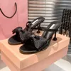 2023 Designer Nouvelles pantoufles à talons hauts avec des talons roses pleins de diamants taille: 34-40