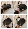 High quality and niche bag, fashionable women's 2022 new fashion chain mobile phone bag, versatile box, crossbody small square bag