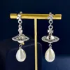 Designer Stud örhängen Vivian Luxury Women Fashion Jewely Earing Metal Pearl Earring Cjeweler Westwood Woman 66FeFetW355555555555+