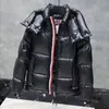Erkek Ceketler Down Parkas Designer Puffer Ceket Siyah dış giysiler serisi Dış mekan sıcak soğuk koruma rozeti tutun Monmcliar dekorasyon kalınlaşan ceket