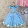 Robes de fille robe de fleur bleu clair / rose pour le mariage sans manches en satin avec des perles arc enfants fête d'anniversaire robe de concours en tulle