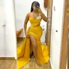 Gelbe Meerjungfrau-Abendkleider, einschulterig, sexy, hoher vorderer Schlitz mit langer Schleppe, elegantes Ballkleid, Perlen, Pailletten, plissiert, Übergröße