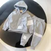 Designer bébé sweat à capuche ensembles bébé pulls chauds ensemble enfants vêtements ensembles garçons filles vêtements hiver luxe t-shirts et shorts survêtement enfants tenues de jeunesse