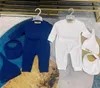 2023 Neonata nata Designer Brand Lettera Costume Tuta Abbigliamento Tuta Bambini Body per neonati Outfit Pagliaccetto Outfi bavaglino set 3 pezzi