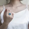 Pierścienie klastra Jade Angel 14 mm Blue Radiant Cut Cubic Zirconia Pierścień dla kobiet Bankiet Party Trendy Twsit Cable Designer Personalized