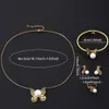 Bijoux de créateurs Chinois Explosif Highlight Blanc Perle Bracelet Ensemble Niche Polyvalent Or Titane Acier Papillon Pendentif Colliers La Nouvelle Annonce