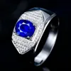 Rings de cluster Trendy Blue Crystal Topaz Sapphire Gemtones Diamones For Men 18K White Gold Silver Color Jewelry Bands Acessórios